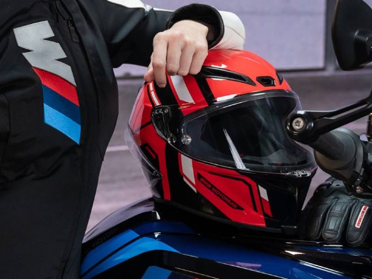 Selecting The Best BMW Helmet For Comfort, Fit, And Protection